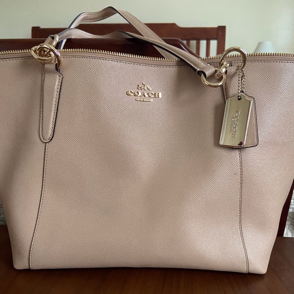 Coach Handbags - Coach purse (Tan)